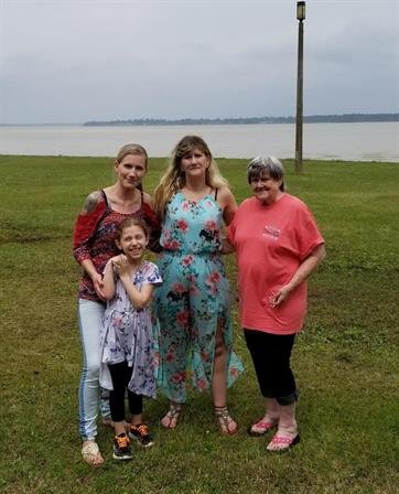 Shirley June Ewing - Photo 3