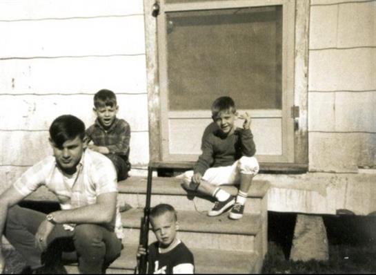 Robert Eugene Jordan - Photo 2