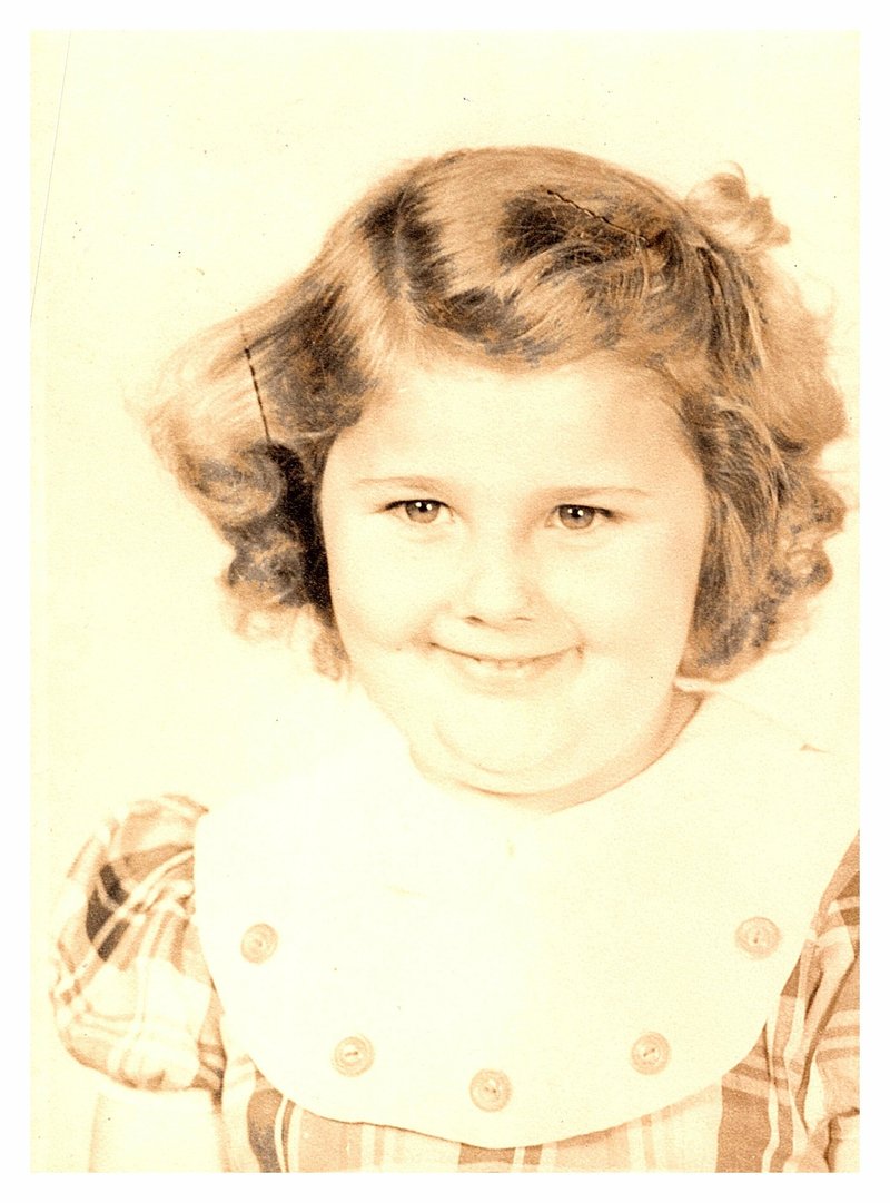 Delores Elizabeth Hall - Photo 4