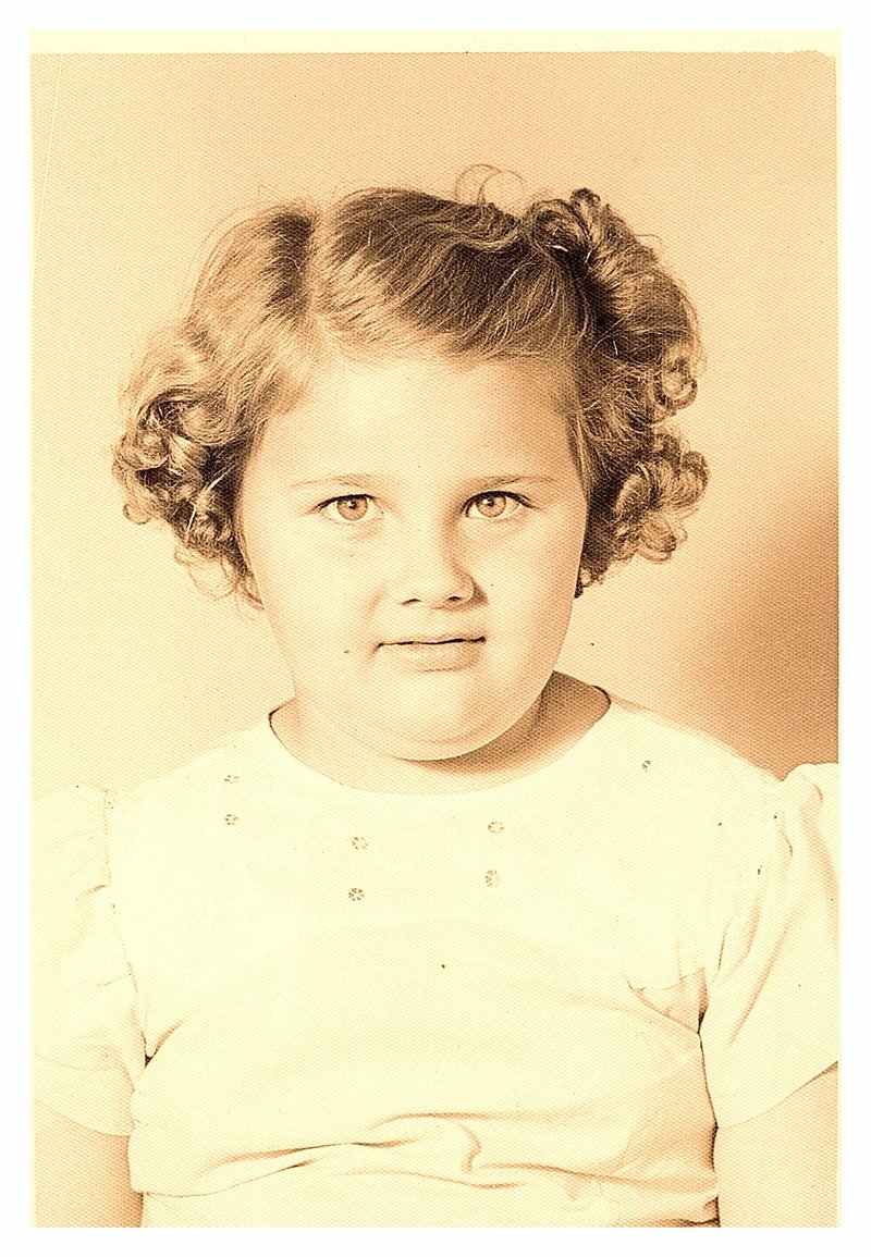 Delores Elizabeth Hall - Photo 5