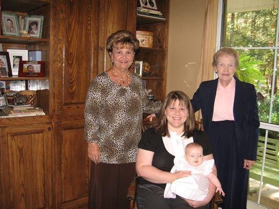 Helen Carouthers - Photo 5