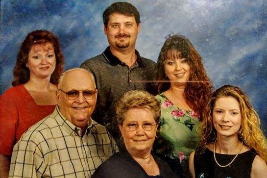 Pamela Presley - Photo 5