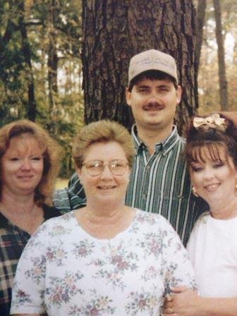 Pamela Presley - Photo 7