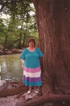 Pamela Presley - Photo 10