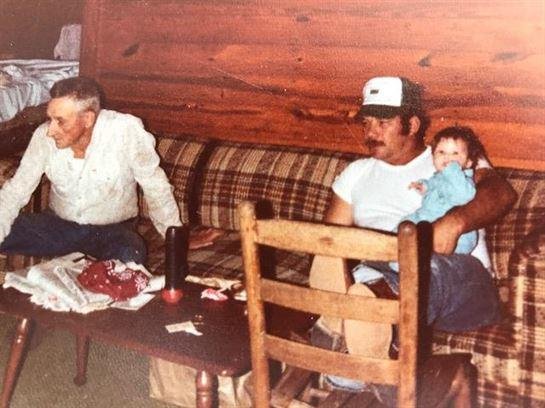 Earl Gene Zwahr - Photo 4