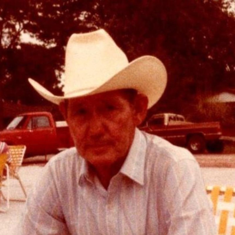 Sam Parker - Photo 2