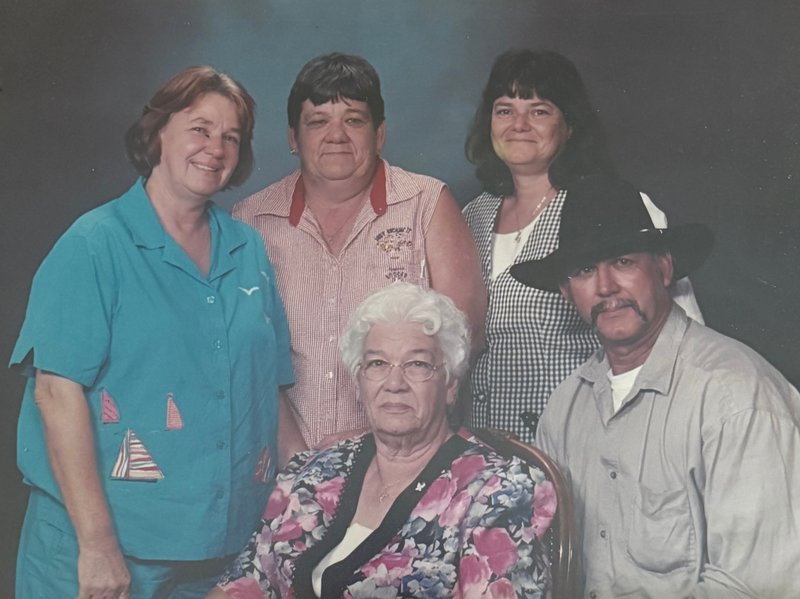 Nelda Rae Roth - Photo 3