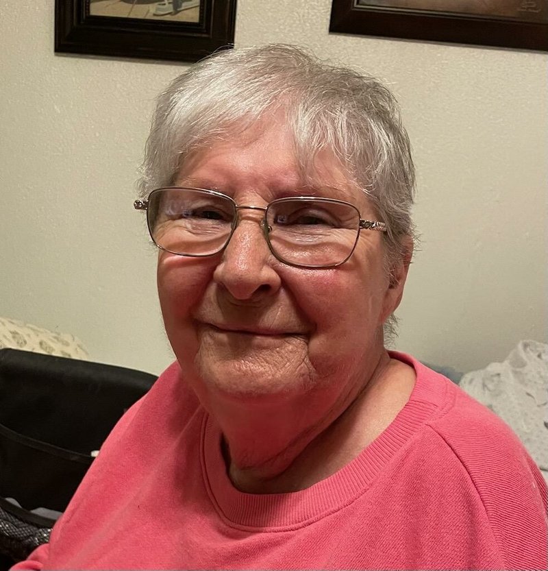 Claudia Mae Arnold - Photo 8