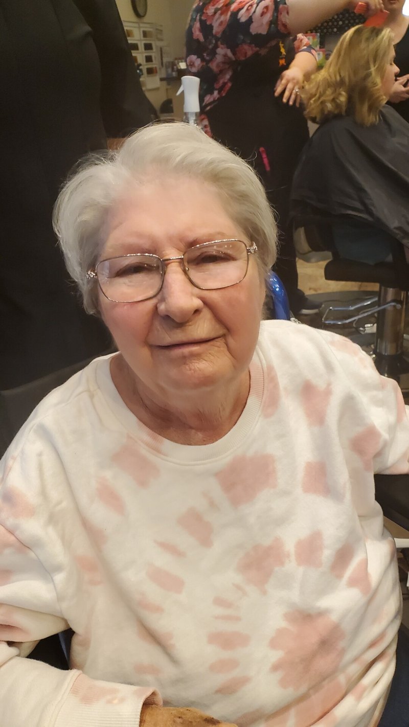 Claudia Mae Arnold - Photo 10