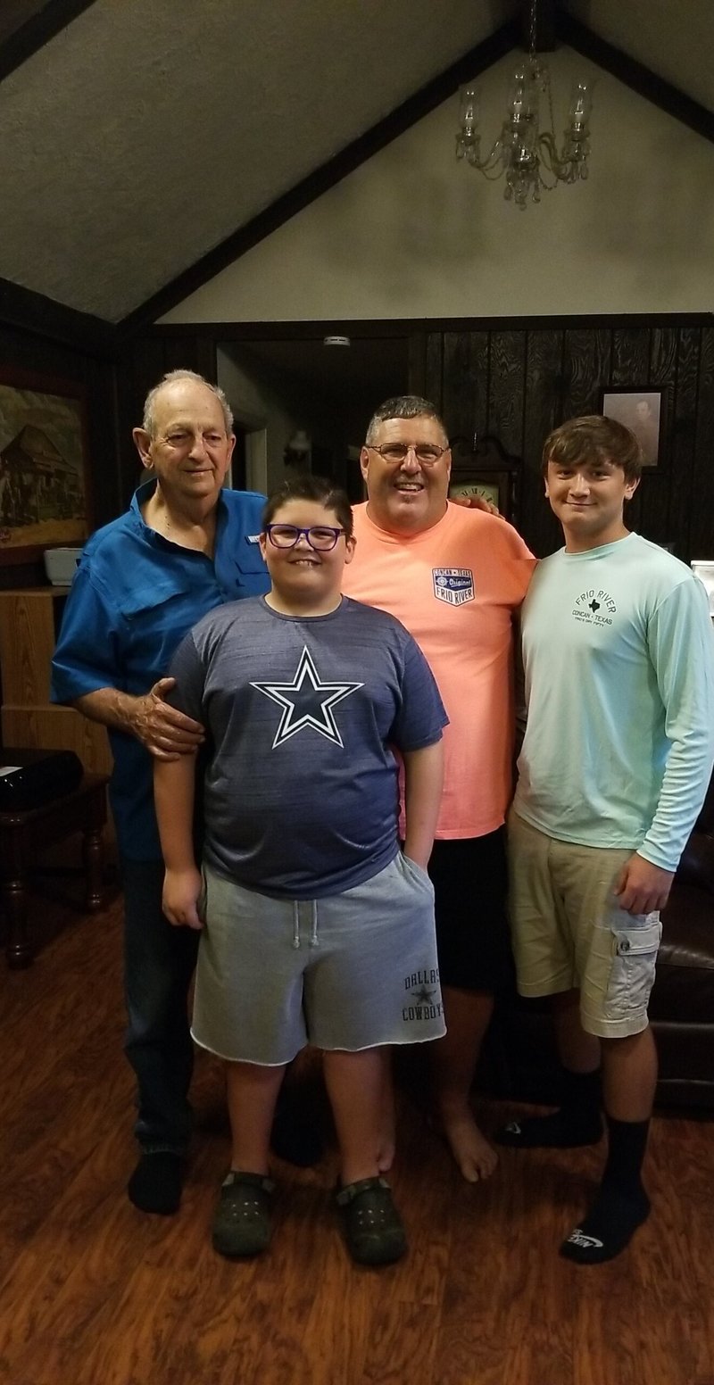 Robert Earl West - Photo 6