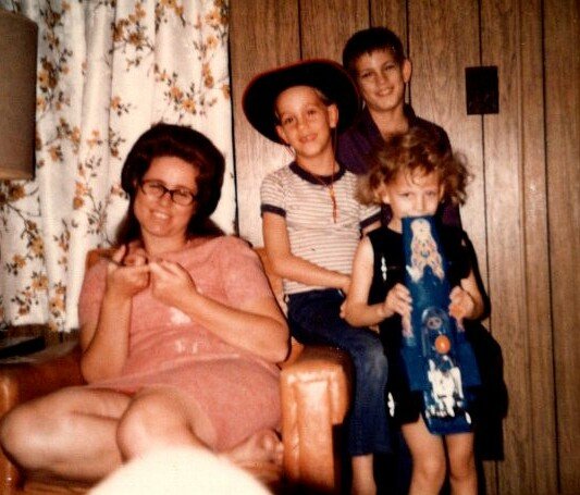 Carolyn Jo Love - Photo 7