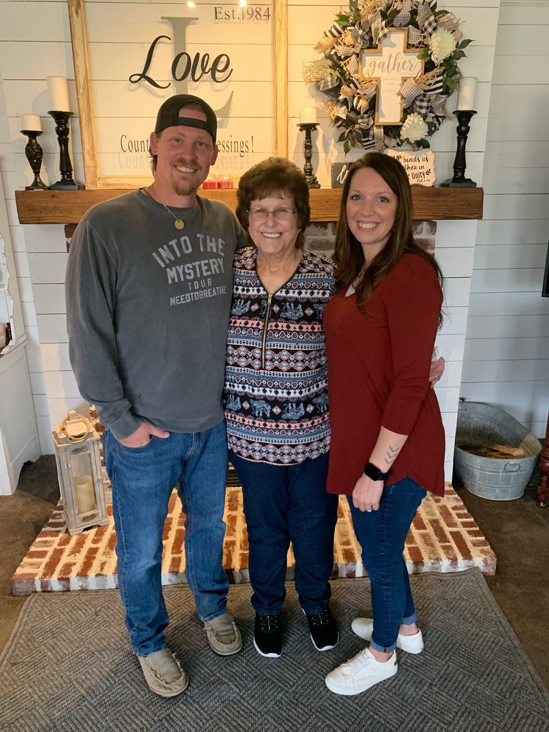 Carolyn Jo Love - Photo 11